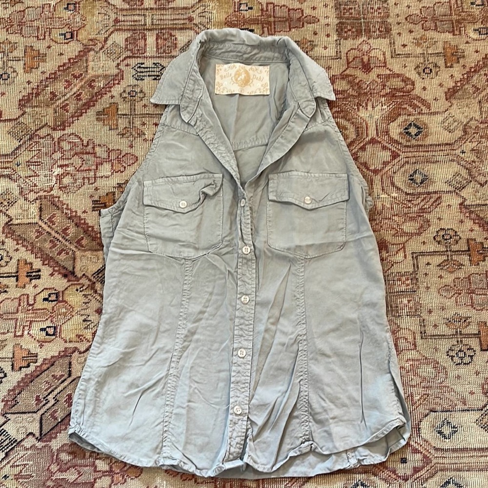 Bella Dahl | Tencel sleeveless button down blouse medium light blue - Picture 2 of 7